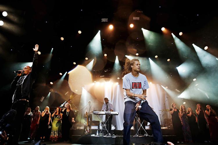 Venner. Wafande og Kaka optræder ofte sammen. Her ved årets Smukfest i Skanderborg. Nu skal de sammen med Shaka Loveless og Pharfar feste og spille musik på deres nye fælles natklub. 