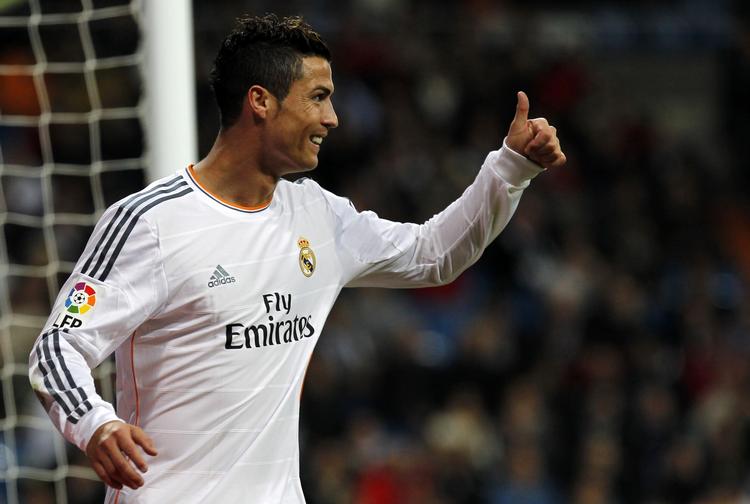 Målkonge. Med tre mål mod Sevilla i denne uge fik Ronaldo vist Fifas præsident Sepp Blatter, at han er på toppen - i en tid hvor Messi har lidt svært ved at score. 