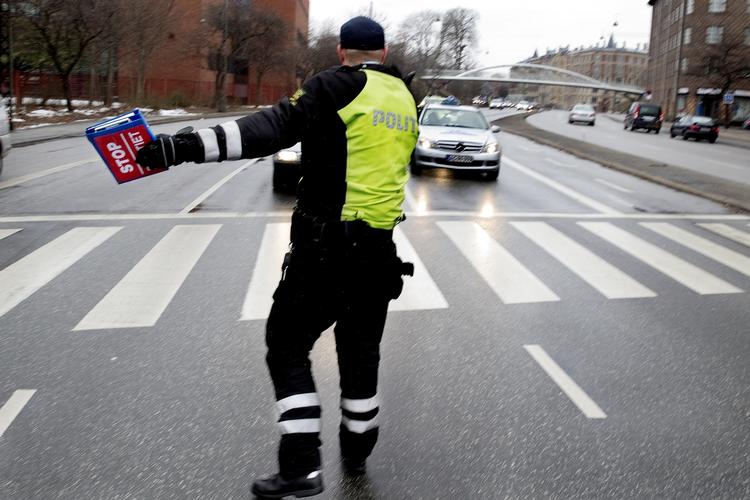 VANVIDSKØRSEL. Midlet mod bilister, der bevidst overtræder færdselsloven, er kontroller og risikoen for at blive fanget. Højere straffe har ikke rigtigt nogen effekt på dem, konkluderer Rådet for Sikker Trafiks dokumentationschef. 