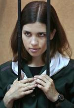Tavs. Nadesjda Tolokonnikova, der er medlem af musikgruppen Pussy Riot, har ikke givet lyd fra sig i to uger, efter at hun er overført fra én russisk fangelejr til en anden, siger hendes mand. 