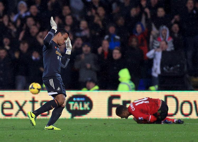 UDVIST. I overtiden fik Michel Vorm rødt kort for at nedlægge Fraizer Campbell. 