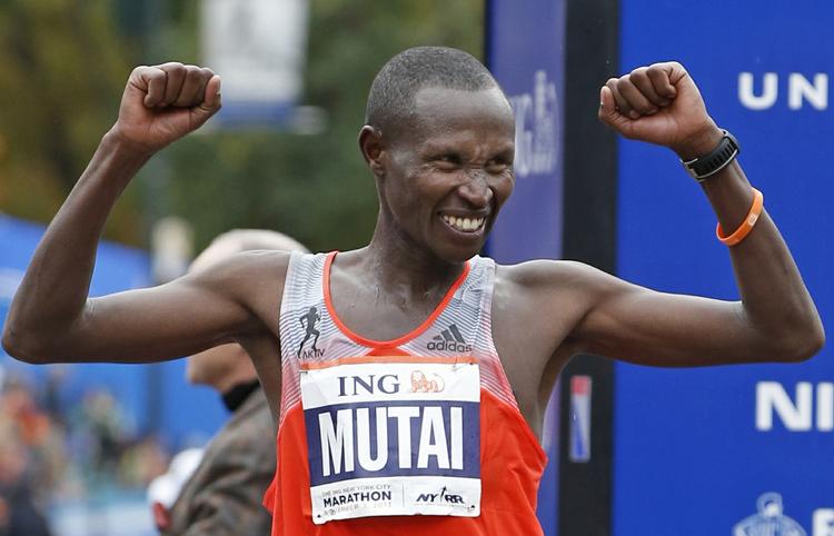 BELØNNET. For Geoffrey Mutai var sejren i New York Marathon ekstra indbringende. 