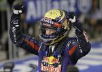 GLAD. Efter at have vundet i New Delhi ville Sebastian Vettel give tilskuerne lidt ekstra underholdning. 