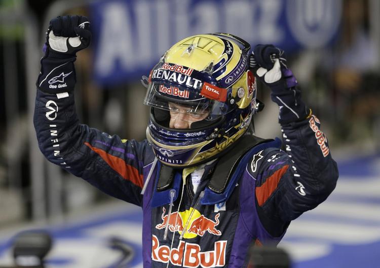 GLAD. Efter at have vundet i New Delhi ville Sebastian Vettel give tilskuerne lidt ekstra underholdning. 