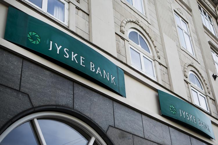 Sort. I DR-optagelser med skjult kamera forklarer en rådgiver bl.a., at danskeren kan skjule sine penge hos Jyske Bank. 