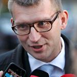 Ligeglad. Tidligere skatteminister Troels Lund Poulsen (V) var ikke særligt interesseret i Thornings skatteforhold, forklarede han kommissionen for et år siden. 18. december skal han vidne igen. 