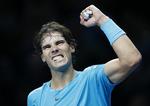 knusende. Rafael Nadal var ikke længe om at feje landsmanden David Ferrer af banen i første opgør i sæsonfinalen. 