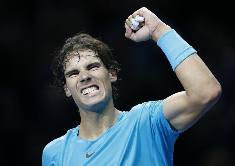 knusende. Rafael Nadal var ikke længe om at feje landsmanden David Ferrer af banen i første opgør i sæsonfinalen. 