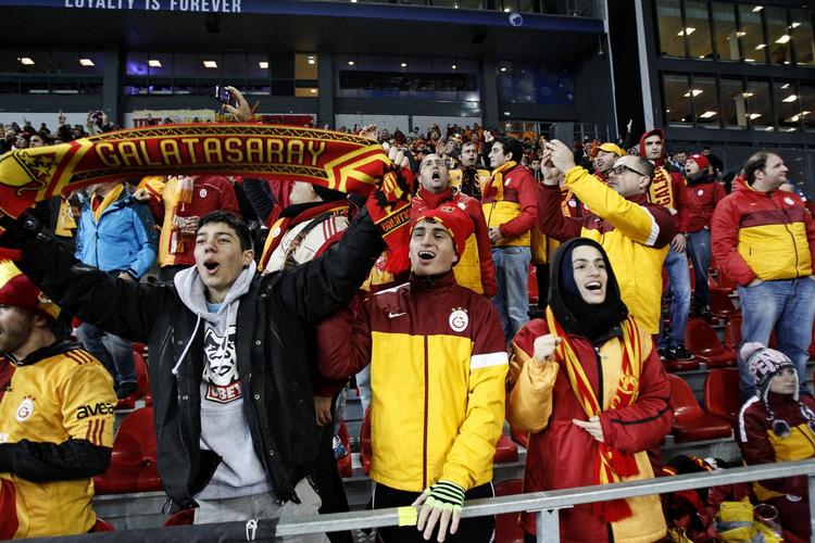 CL-aften. Inden kampen var stemningen høj blandt Galasatarays fans. 