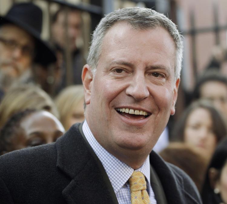 Borgmester. 52-årige Bill de Blasio, nyvalgt borgmester i New York,er en del af en atypisk familie. Han er hvid og gift med en sort kvinde, der inden ægteskabet havde et forhold til en kvinde. 