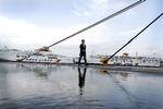 Strejke. Såvel flytrafikken som tog,  busser og færger er berørt af en omfattende generalstrejke, som lammer Grækenland i dag - her havnen i Piræus. 