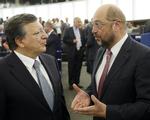 Kommissionsformand José Manuel Barroso (tv.) træder tilbage næste år. Til den tid vil Martin Schulz (th.) gerne overtage posten. 
