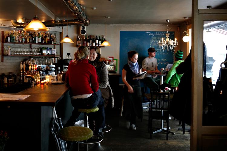 BYRUM. Opsigelse af caféen Pixie på Bopa Plads på Østerbro bliver trukket tilbage og puster igen liv i Bopa Plads. 