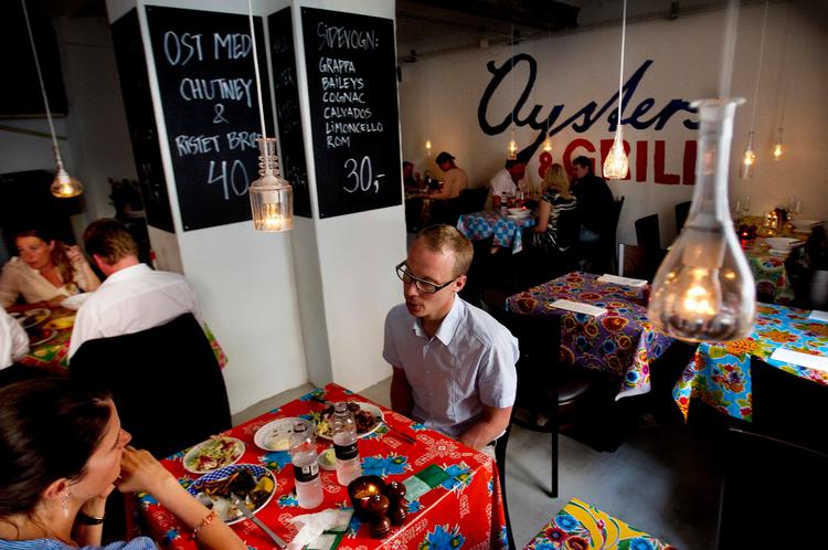 folkekøkken. Oysters &amp; Grill er et godt nyt skud fra hoften fra Cofoco-drengene, der endnu en gang viser, at de har meget godt styr på tidsånden og behovet for nye spisesteder i byen. 