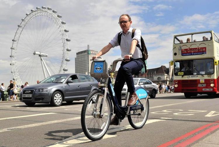 Vejledning. En af Londons Boris Bikes kan bruges til udforskning af storbyen. Og en app kan vise vej. 