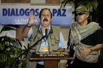 Fredsmøde. Andres Paris fra FARC taler til journalister i Havana i dag. 