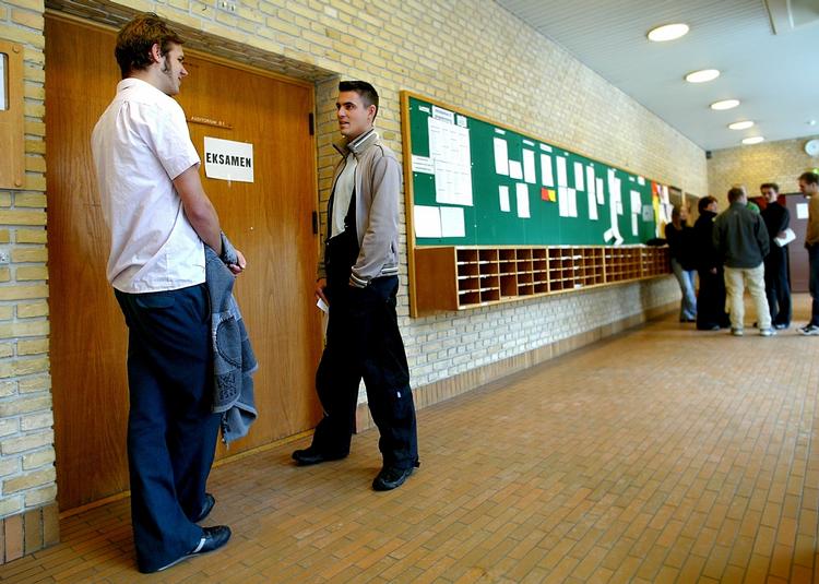 Undersøgelse. Danmarks Evalueringsinstitut konkluderer, at universiteter og censorer langtfra lever op til reglerne. 