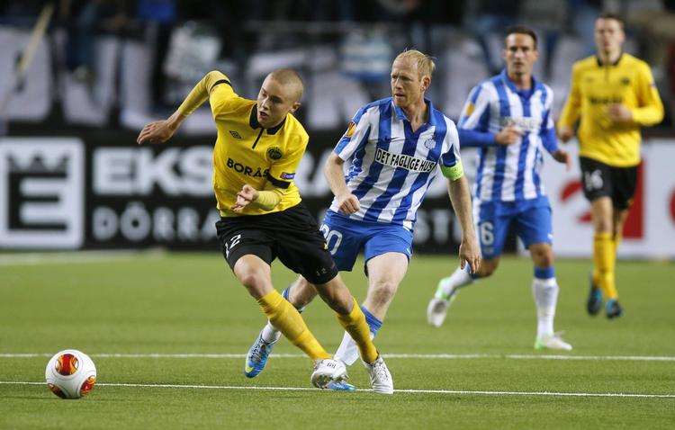 europa-succes. Esbjergs Hans Henrik Andreasen (nummer to fra venstre) var en vigtig spiller i den første kamp mod Elfsborg. 