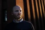 kritiker. Arbejdsskadestyrelsen er blevet udsat for megen kritik af sin sagsbehandling, efter at den tidligere sagsbehandler Hans Bøgesvang Riis fortalte om forholdene i en kronik i Politiken i oktober. 