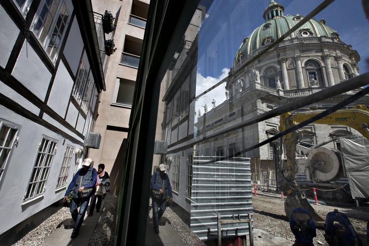 mangelfuldt. Det er metrobyggeriet ved Marmorkirken, der er omdrejningspunktet i forbindelse med f orviklingerne omkring aften- og nattearbejdet. Kommunen havde givet lov, men tilladelsen er blevet underkendt på grund af dårligt skrivebordsarbejde. 