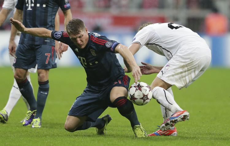 vm-kvaler. Bastian Schweinsteiger (midt) plejer at være en af nøglespillerne på det tyske landshold, men Bayern-spilleren har ikke kunnet finde formen efter et par skader. 
