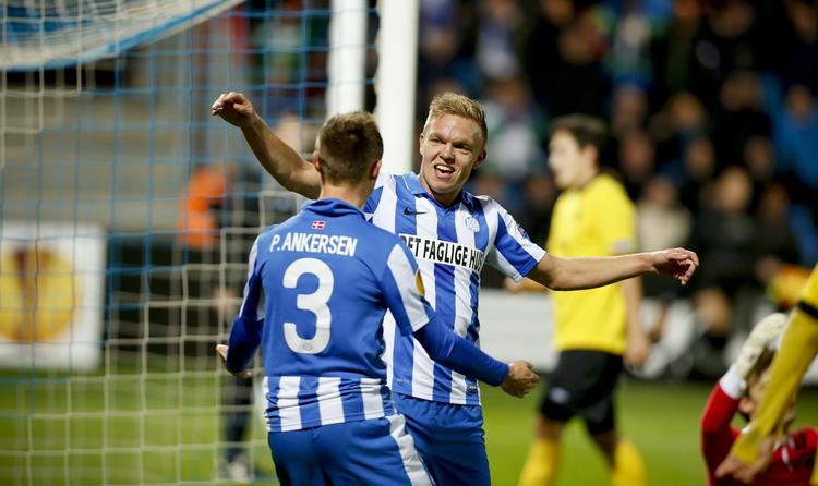 1-0. Et indlæg fra Peter Ankersen i retning af Mick van Buren resulterede i et selvmål, der sikrede Esbjersg sejr. 