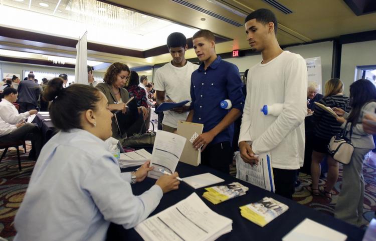 jobjagt. Amerikanske ledige søger lykken på et jobmarked i Florida. 