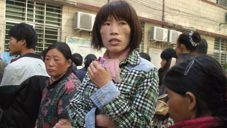 Udstødt. Den kinesiske stats lovgivning diskrimenerer hiv- og aids-smittede, som Liu Ximei, der fik hiv, da hun som barn fik en blodtransfusion. Foto fra 'Stay Home!' (Ai Weiwei)