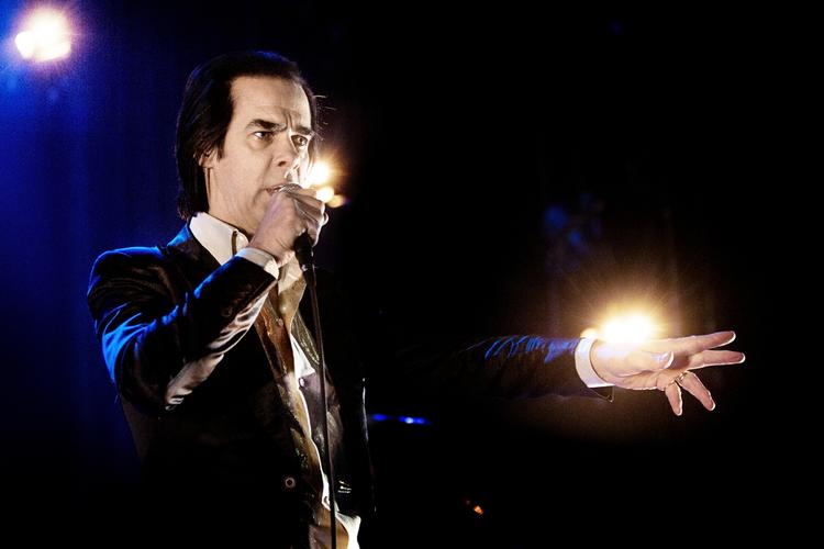 Karisma. Alle yngre rockbands må næsten irriteres over den sikkerhed, der udstråler fra kommandanten Cave. 