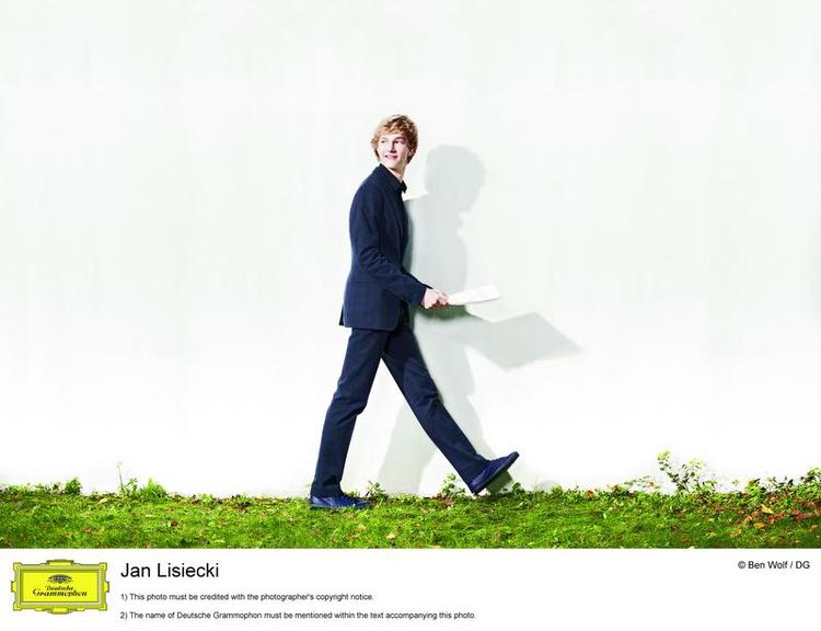 Fremad. Den helt unge polsk-canadiske pianist Jan Lisiecki står for årets mest overraskende og personlige Chopinalbum. 