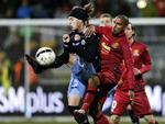 Duel. Sønderjyskes Bo Storm og FC Nordsjællands Patrick Mtiliga. 