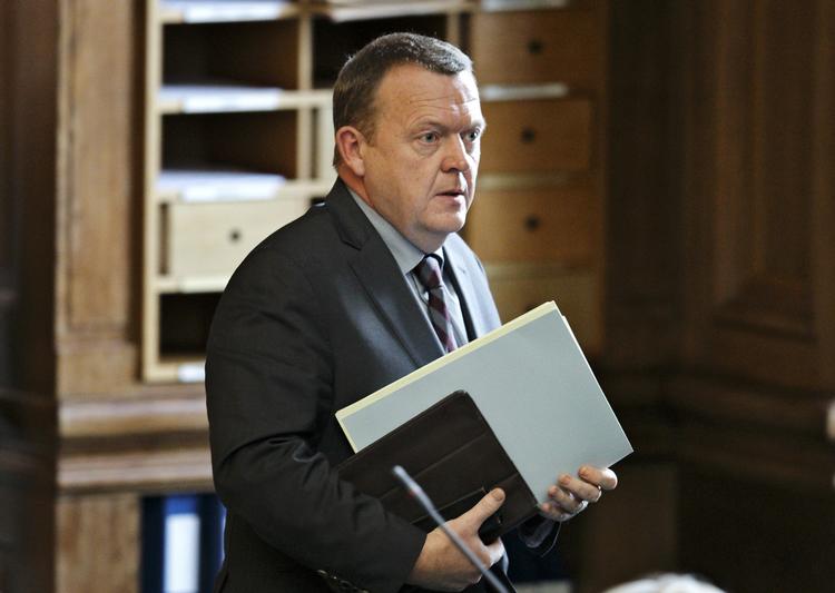 Bekymrende. Uklarheden om Lars Løkkes advokats rolle som landskasserer kommer efter flere ugers kritik i sagen om Venstre-formandens rejseudgifter for GGGI. 