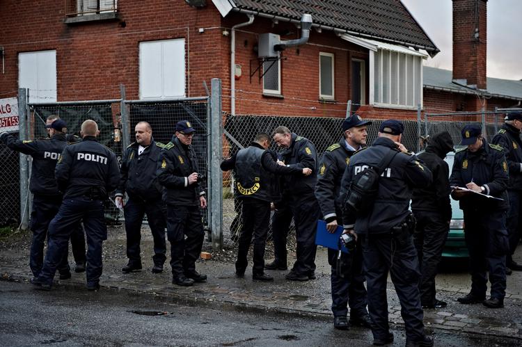 Kontrol. Københavns Vestegns Politi har været massivt til stede i området hele eftermiddagen. 
