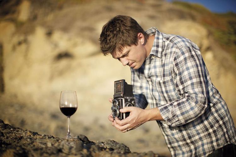 Magtkamp. En sommelier er drevet af passion for vin, men i 'Somm' er det magtens sødme, der river i næsen. 