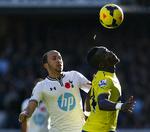 Duel. Andros Townsend (tv) og Tottenham havde 13 forsøg på målrammen med Newcastles beskedne 4. 