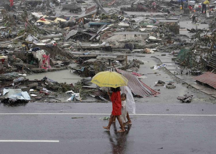 KATASTROFE. Flere børn er blevet revet væk fra deres familier af tyfonen Yolanda. 