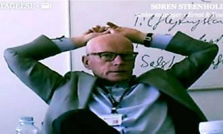 Fortid. Søren Steenholdt er ikke længere ansat i EY (tidligere Ernst &amp; Young). Hans skatterådgivning er ikke forenelig med revisionsvirksomhedens værdier, lyder det fra EY. 