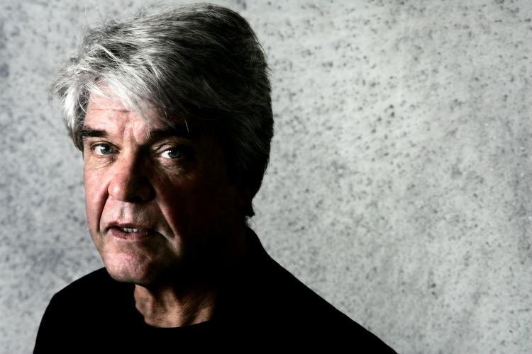 Banal. Ib Michael har mærkeligt nok givet sig selv lov til at levere klynger af klichéer i ny roman, skriver Mikkel Bruun Zangenberg. 