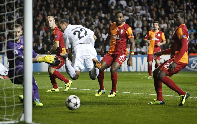 MATCHVINDER. Med dette ekvilibristiske mål sikrede Daniel Braaten FCK sejren over Galatasaray. 