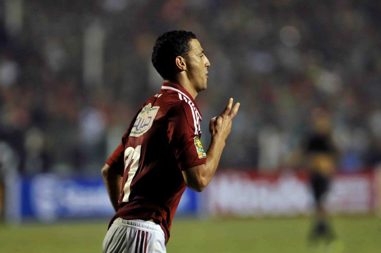 Suspenderet. Ledelsen i den egyptiske klub Al Ahly har besluttet at suspendere spilleren Ahmed Abdul Zaher fra holdet, når det i næste måned skal til Marokko og deltage i verdensmesterskabet for klubhold. Kilder siger, at det skyldes en jubelscene, hvor spillede llavede et islamisk håndtegn. 