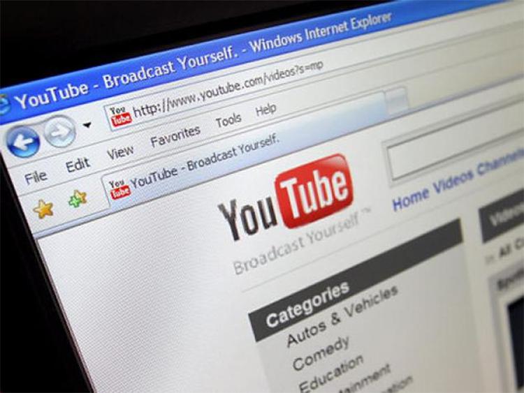 OVERHALET. Youtube (bill.) og Netflix udgør nu mere end ti gange så meget af den amerikanske internettrafik som ulovlig fildeling. For ti år siden var halvdelen af trafikken ulovlig. (Foto: AP Photo) 