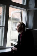 Digtning. Jón Kalman Stefánssons trilogi er en poetisk og strømmende fortælling om ordenenes magt og digtningens kraft. 