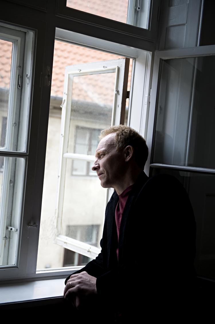 Digtning. Jón Kalman Stefánssons trilogi er en poetisk og strømmende fortælling om ordenenes magt og digtningens kraft. 