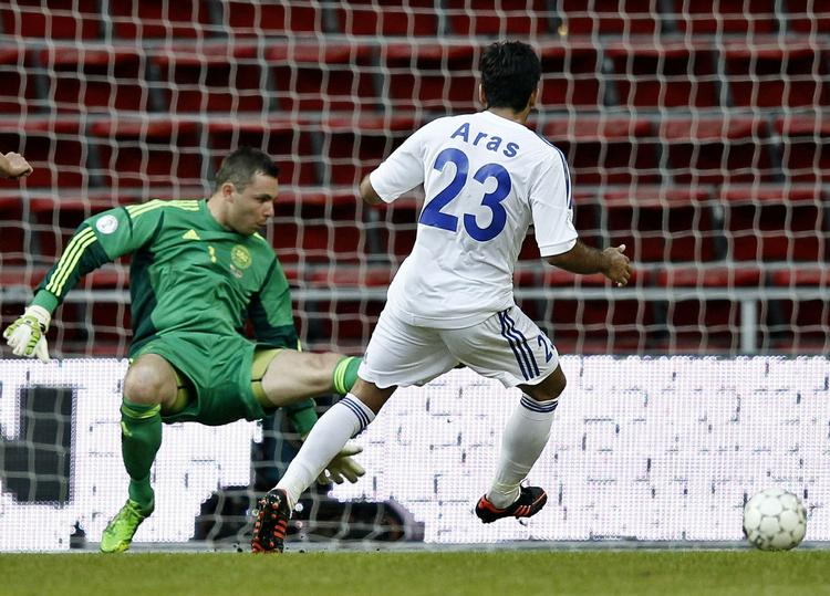 tungt.  Stephan Andersen (tv) under kampen mod Armenien i Parken, hvor målmanden havde rigeligt at se til. 