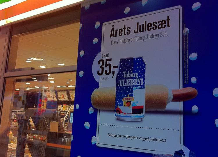 Vovet. »Folk på farten fortjener en god julefrokost«, står der under reklamen. 