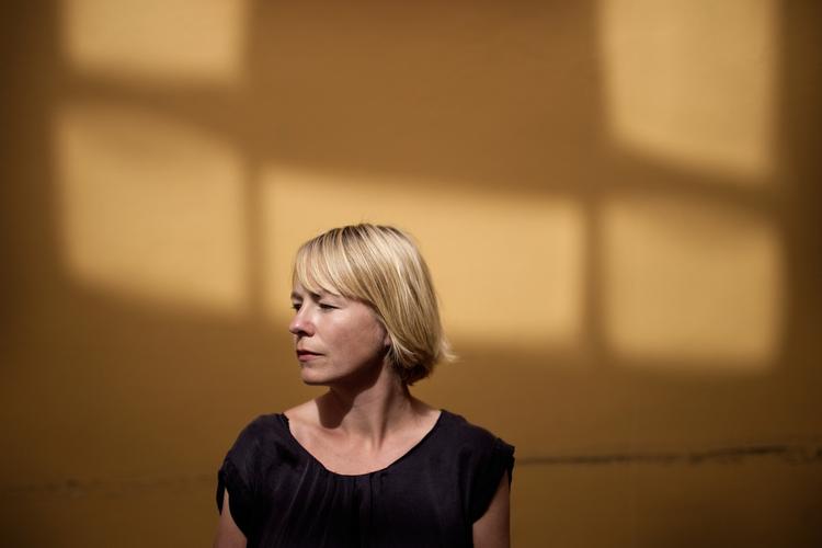Smerte. Trude Marsteins ærinde i bogen 'Hjem til mig' er at dissekere smertens anatomi i ægtemandens ubeslutsomhed. 