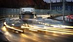 POLITIK. Københavns politikere skændes om, hvordan byens trafikproblemer skal løses. Bilforkæmpere og cykeltilhængere har bragt færdselen øverst på dagsordenen. 