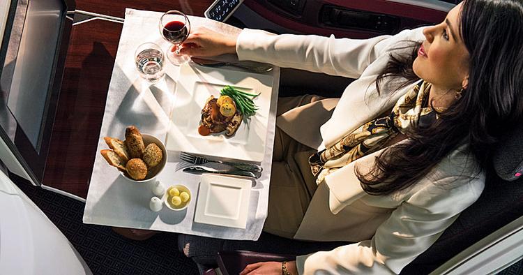 Luksus. Oplevelsen på flyselskabernes business class er ofte lig med ekstra plads, god mad og ro. 