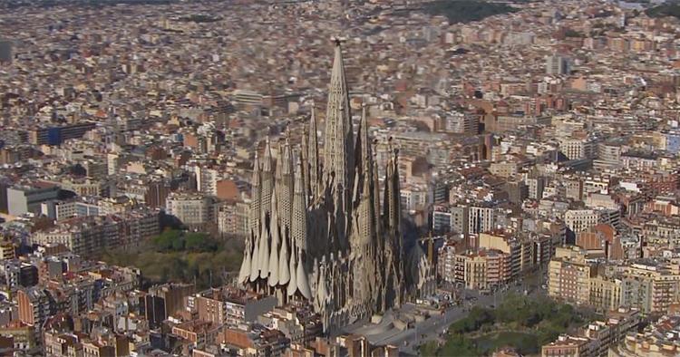 Forvandling. Hvis du ikke kan vente til 2026, så kan du her se, hvordan La Sagrada Família kommer til at se ud. 