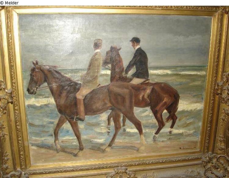 offentliggørelse. Blandt de offentliggjorte billeder er et berømt maleri af to ryttere, som den tyske kunstner Max Liebermann malede i 1901. En identisk version blev for to år siden solgt for 6 millioner kroner. 